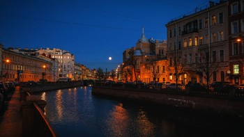 Луна над городом (2) / ***