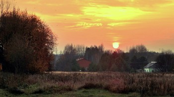 Октябрьский вечер в деревне / Октябрьский вечер в деревне перед заходом солнца