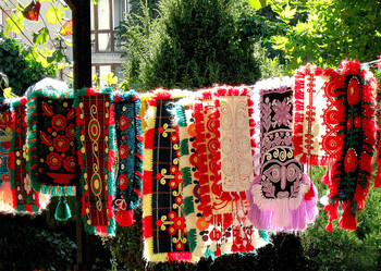 На солнце / коврики, болгарские национальные узоры