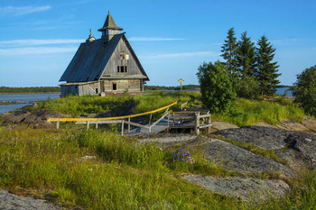 и на камнях растут цветы... / лето, вечер, Кемь, поселок Рабочеостровск,Белое море, декорации к фильму "Остров"