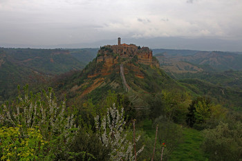 И в Италии случается непогода / Чивита ди Баньореджо (Civita di Bagno Regio), Италия.