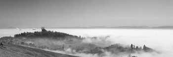 &nbsp; / Panorama vom Pöstlingerberg über dem Nebel