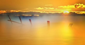 На рассвете... / над озером