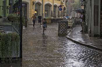 Дождливое настроение / В этот день в городе проходили соревнования по ориентированию.