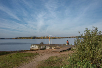 "Ловись рыбка..." / Когда-то тут причаливали круизные теплоходы...