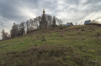 На холме / село Остров