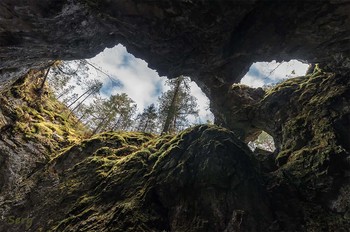 В пещерах / Вид из пещеры