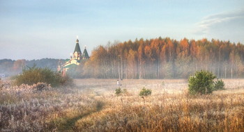 Холодное утро / Тропинка к храму