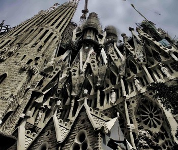 Пространственная композиция / Собор Гауди в Барселоне