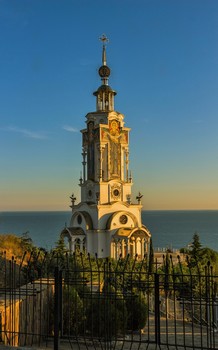 Храм-маяк в Малореченском / https://jeduvkrym.ru/hram-mayak-nikolaya-chudotvortsa-v-malorechenskom-krym/