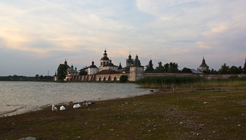 У стен монастыря / Кирилло-Белозерский монастырь, Вологодская область.