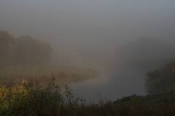 Луч света в тумане / утро,туман,река