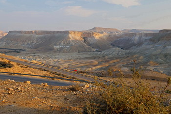 Про красную машинку... / В пустыне Негев. Вид на вади Цин и каньон Эйн-Авдат ...Юг Израиля. Ноябрь.