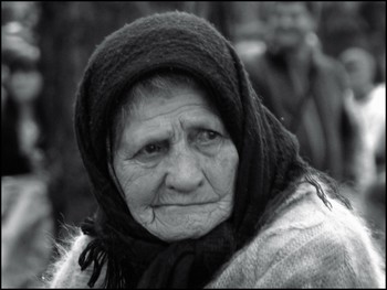 Обратил внимание / старушка