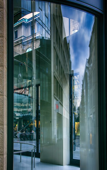 &nbsp; / Город в окне