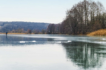 Проба первого льда / Утро на озере