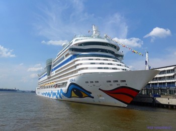 AIDA sol / Альбом "Лайнеры, парусники, пароходы" : http://fotokto.ru/id156888/photo?album=62974 Парад кораблей:

http://fotokto.ru/id156888/photo?album=62974#photo4066175 http://www.chaika.ru/cities/2/events/0/1794/

Слайд-шоу Берег Эльбы:

https://www.youtube.com/watch?v=_8iY4QcGL-A&amp;t=8s https://www.youtube.com/watch?v=EVMHpH6SJxA

Корабли на Эльбе:

https://www.youtube.com/watch?v=DA7DProSV6o&amp;list=UUEOp3amNaNT0205lPmdFi8w&amp;index=19

Портовый центр и складской район Гамбурга:

https://www.youtube.com/watch?v=i0kxa-sex6o

https://www.youtube.com/channel/UCEOp3amNaNT0205lPmdFi8w/videos?
view=0&amp;sort=dd&amp;shelf_id=1

https://www.youtube.com/watch?v=x9J0hsMX_Zs