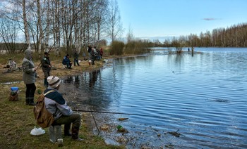 Ловят все и стар и млад / Приезжайте к нам в Борок, без рыбы не уедете.))