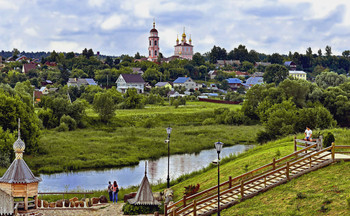 Вид на г. Боровск. / Вдали церковь Бориса и Глеба построена в 1704 году прихожанами.