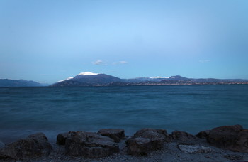 Озеро гарда / Озеро гарда, Италия панорама из 3-х кадров