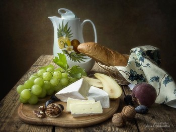 Французский завтрак / натюрморт с сыром