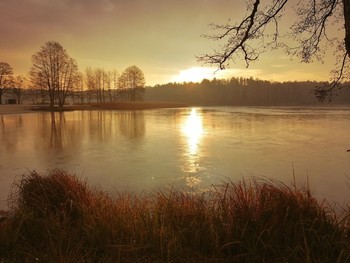 Солнце встает / Озеро Рогознянское