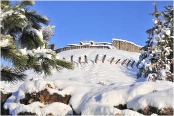 Суворовская крепость / Александровская (Усть-Лабинская) крепость находится в Краснодарском крае в городе Усть-Лабинске. Основана в 1778 году по приказу генерал-фельдмаршала А.В. Суворова на правом высоком берегу реки Кубань. Крепость строилась в целях защиты от племён закубанских горцев в ходе создания системы укреплений Кубанской линии.