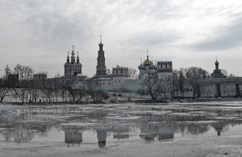 Серая пятница / Новодевичий в типичную московскую погоду