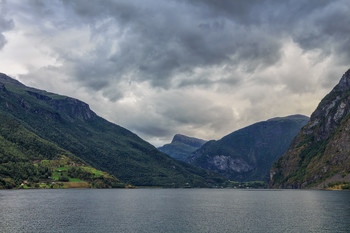 Серая пятница / Норвегия, Аурландс-фьорд (приток Согне-фьорда)