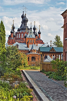 В Шамординском женском монастыре / Монастырь Казанская Амвросиевская женская пустынь, что в Шамордине, был основан преподобным Амвросием Оптинским в 1884 году.