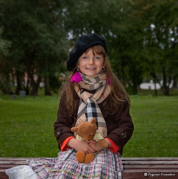 Аришка с медвишкой / ***