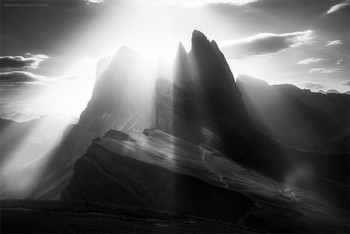 black and white / https://mikhaliuk.com/Phototour-Alps-Tre-Cime-di-Lavaredo/