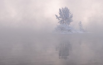 Парящий островок / В мороз туман и природная подсветка