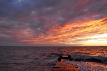 Бушующий закат / Закат на морском побережье - это завораживающее зрелище...