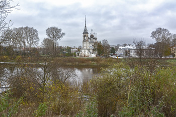 осень в Вологде / осень, Вологда, на дальнем плане церковь Сретения Господня.