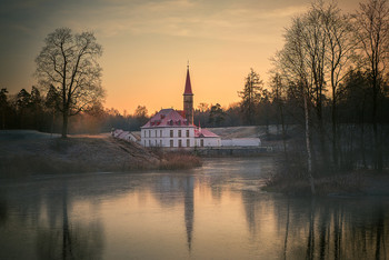 The first frost in Priory Park. The ancient city of Gatchina. / Priory Palace at sunset in November.