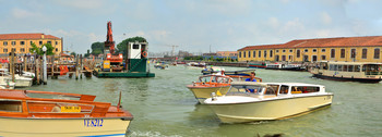 Венеция / Венеция - уникальное место, по праву несет статус мирового достояния, каждая улочка этого города хранит многовековую историю.