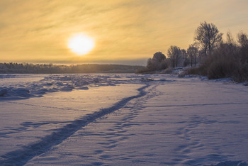 Рассвет на реке / Начало нового дня , холодное зимнее утро