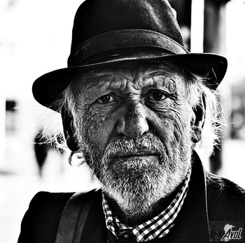 &nbsp; / Portrait eines alten Mannes, Highkey und monochrom