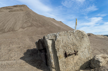 Артефакт ушедшей формации / Грузовой порт