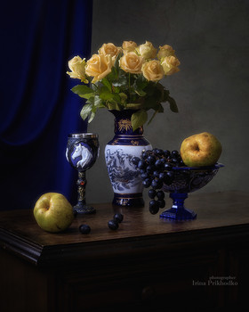 Натюрморт с букетом желтых роз / классический цветочный натюрморт