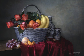 Натюрморт с розами и фруктами / классический натюрморт в стиле барокко