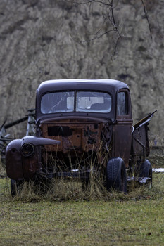 &nbsp; / This rusty old pickup truck hasn't seem any TLC in years