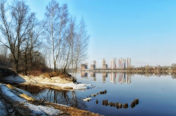 Апрель. / Невский берег под Питером.