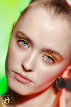 Бьюти портрет "Неоновая лента"1 / Неоновая лента
Beauty портрет с курса по свету от фотостудии "МОРЕ" Марины Владимировой.
12 декабря 2019 года.
Модель: Алина (https://instagram.com/alisha_svetlyak)
Макияж: Дина Тимошенко (https://www.instagram.com/dinatim_makeup)
Стилист: Полина Шурупова (https://www.instagram.com/couture__stylist)
Фотограф: Анастасия Белякова (https://www.instagram.com/astybel_photographer)