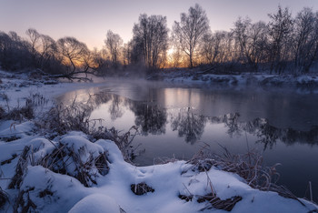 Морозное утро / Первый, по настоящему морозный день в новом году встречаем в Подмосковье, в деревне Бужарово на берегах реки Истра
