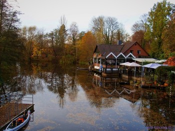 STADE. Restaurant AL PORTO / Stade - старинный (более 1000лет) миниатюрный городок возле Гамбурга. Узкие мощеные улочки, фахверковые дома, памятники, скульптуры, крошечная набережная и старая рыночная площадь, парк со старой мельницей и домиками, крытыми камышом, придают городу шарм и свой неповторимый образ.

slideshow: https://www.youtube.com/watch?v=GnOBQdXAPkA

Альбом «Путешествия»: http://fotokto.ru/id156888/photo?album=73174 Альбом «Архитектура»: http://fotokto.ru/id156888/photo?album=60147