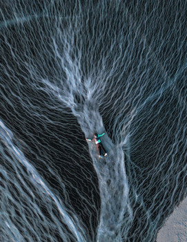 Байкал. Дерево на льду. / Чем чаще смотришь на окружающий мир глазами фотографа, тем больше убеждаешься в том, что лучший художник - это сама природа! Для того, чтобы &quot;нарисовать&quot; такое дерево, нужно всего несколько компонентов: байкальская вода, мороз, снег и могучий ветер Сарма!!!

Фото с дрона DJI Mavic Pro. Малое море, Байкал 2020.