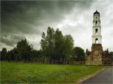 Про близкое ненастье / колокольня Пустынского Успенского монастыря.
Мстиславльский район