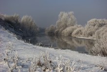 Там, где бежит Стырь-река. / Для одних зимой в деревне может быть интересно, для других скучно. Спички в кармане, фотоапарат в сумке, теплая одежда и крепкие ноги - тогда все дороги открыты. В любом случае с снегом всегда веселей!